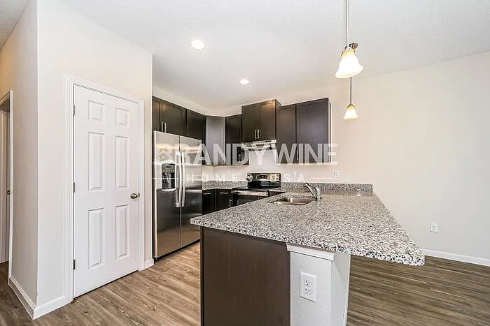 3 bed, 2.5 bath, 1480 sqft, $1,845 — Photo 3