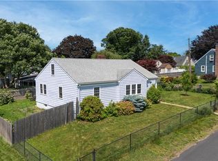 98 Haskins Ave, Tiverton, RI 02878