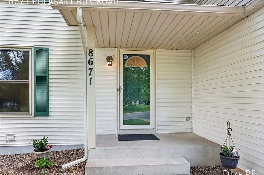 Quiet Oasis in Woodbury: 4-Bed, 3-Bath Home with Pond Views — Photo 4
