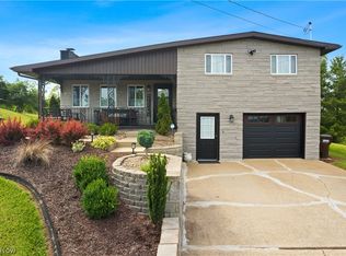 2506 Valley View Dr, Belpre, OH 45714