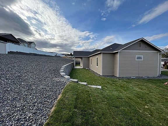 4th image of 1302 Heritage Hills Ln
