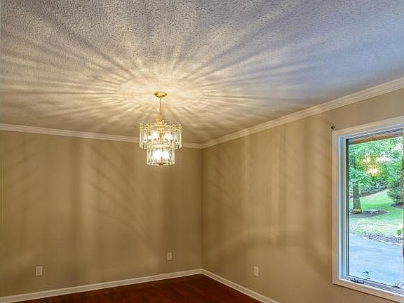 5th image of 451 Shipley Dr