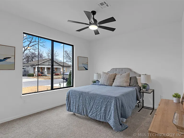 515 W El Paso St — Photo 62