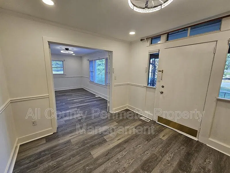 3 bed, 2.0 bath, 1666 sqft, $2,395 — Photo 3