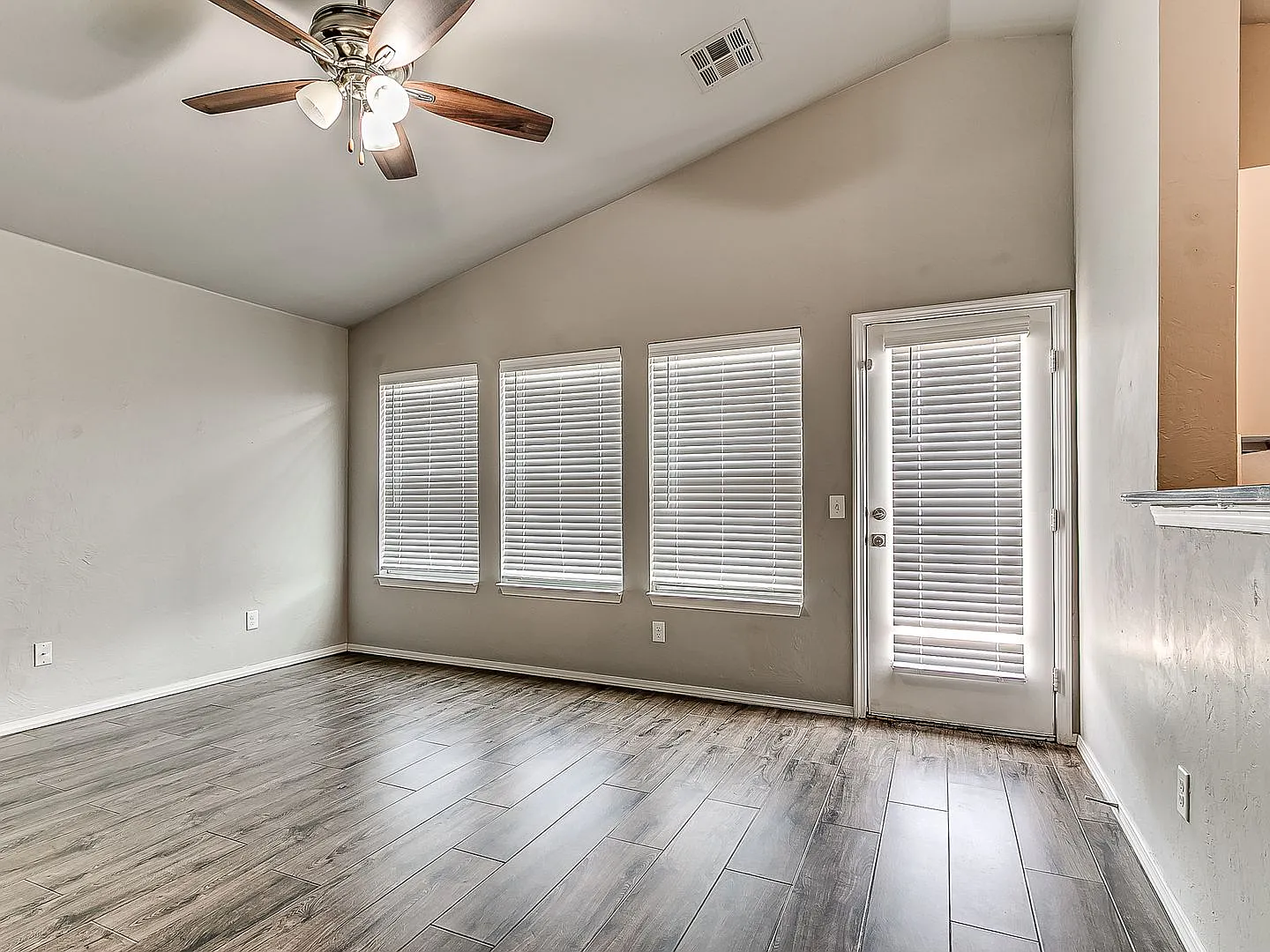Beautiful Home in Edmond + Edmond Schools + 3 bedrooms — Photo 4