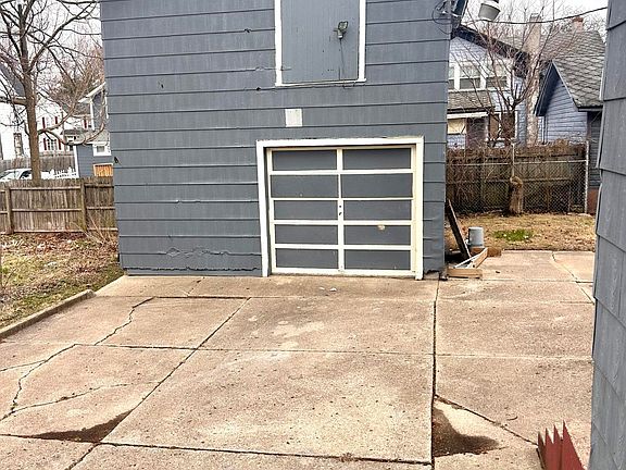 2nd image of 72 Rose St