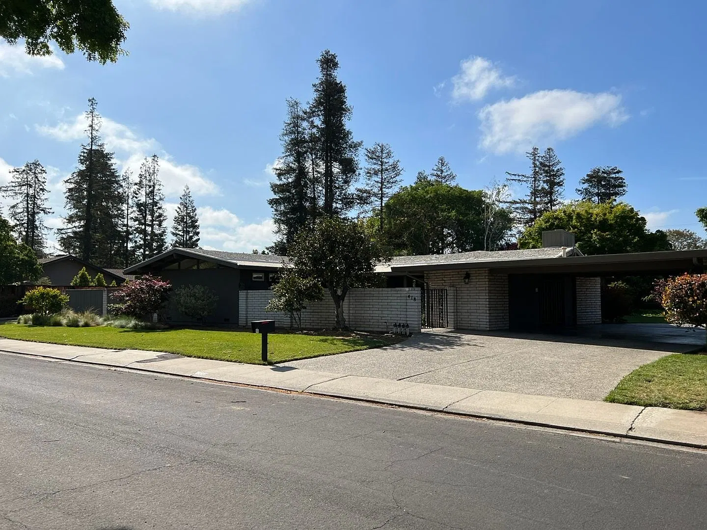 Mid-Century Modern in sought after Sherwood Forest neighborhood! — Photo 2
