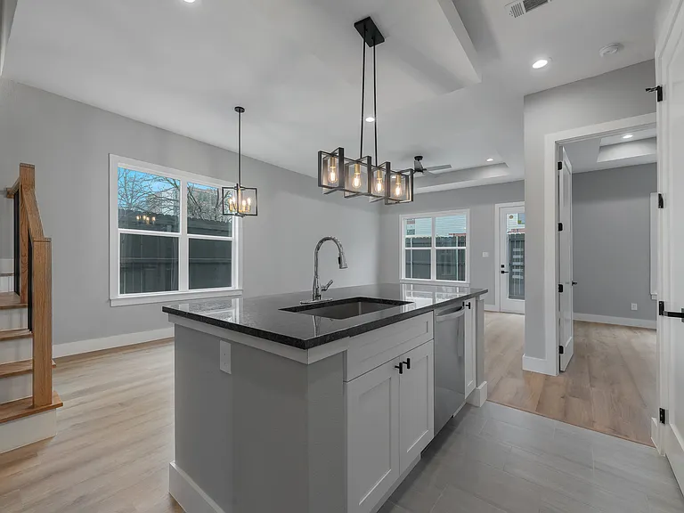 2818 Chicago St — Photo 36