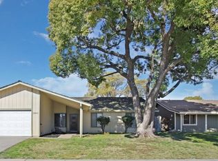 1045 Sunnyoak Way, Stockton, CA 95209