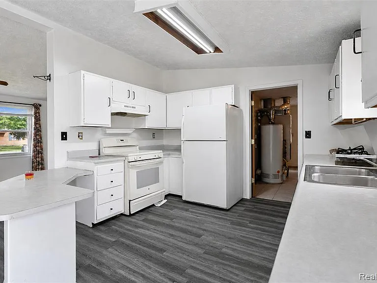 15060 Michael St — Photo 17