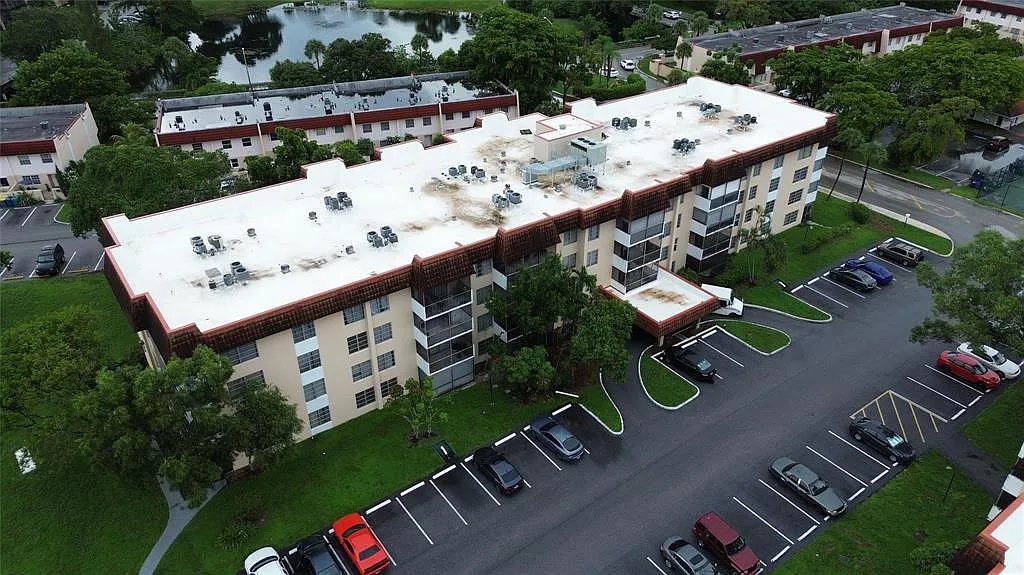 2 bed, 2.0 bath, 1016 sqft, $2,100 — Photo 1