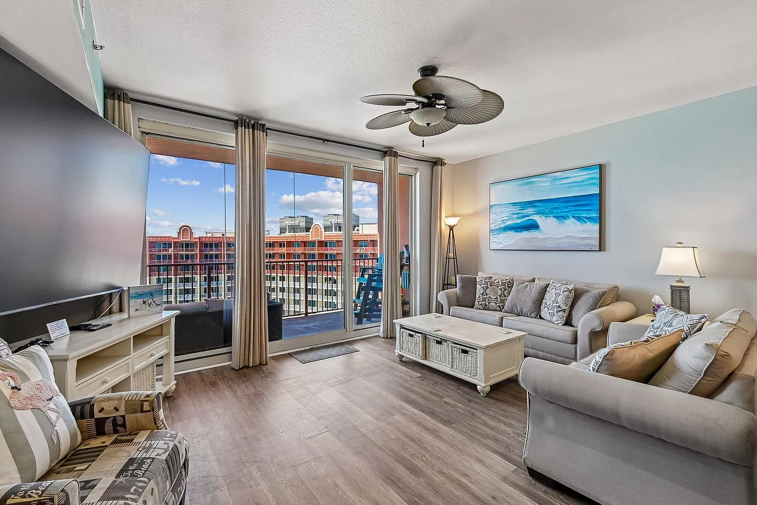 1 bed, 2.0 bath, 936 sqft, $2,960 — Photo 3