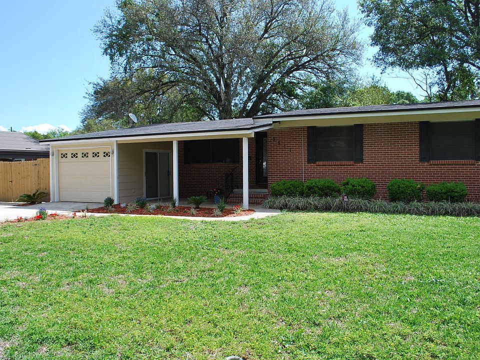 1st image of 3511 Edgewater Dr