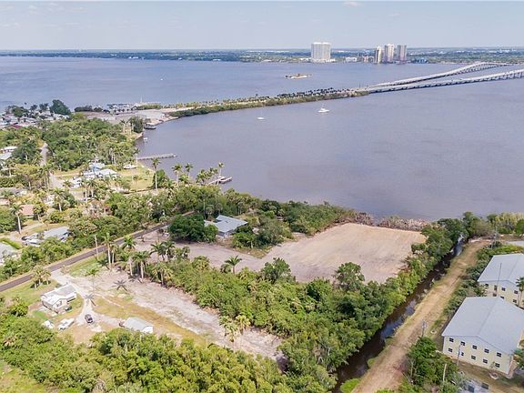 5th image of 1069 River Rd