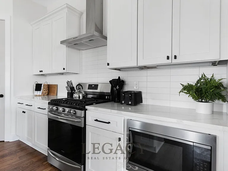 2027 Rosemary Ln — Photo 10