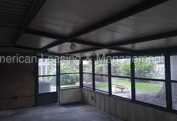 5th image of 2055 Longfellow Dr
