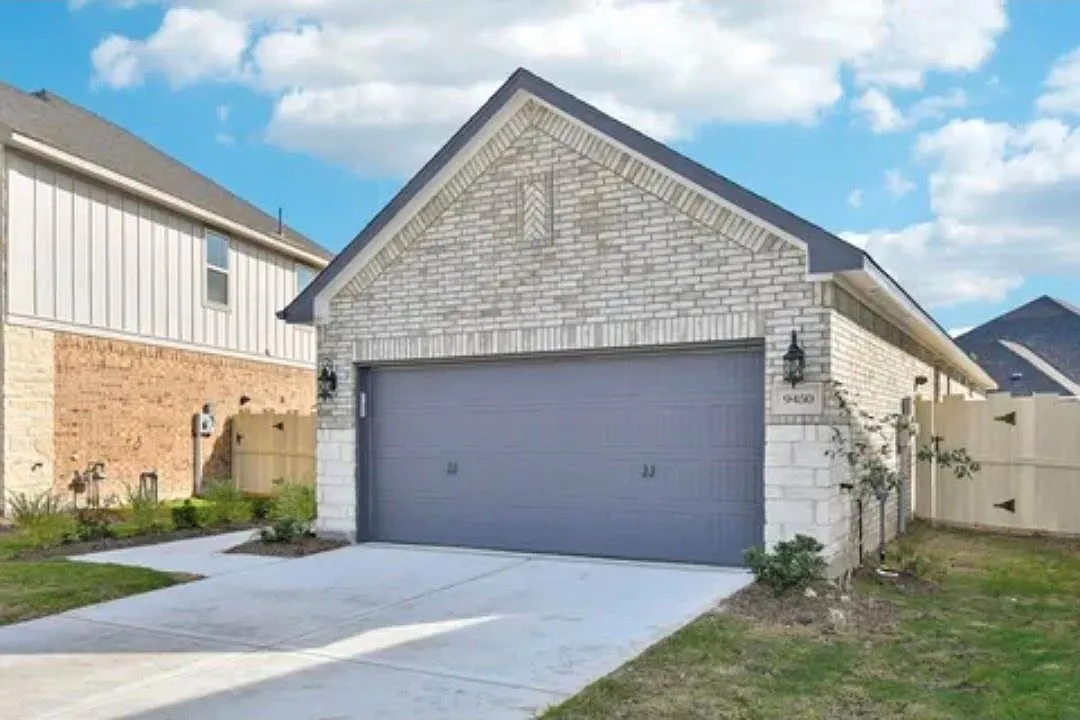 3 bed, 2.0 bath, $2,200 — Photo 3