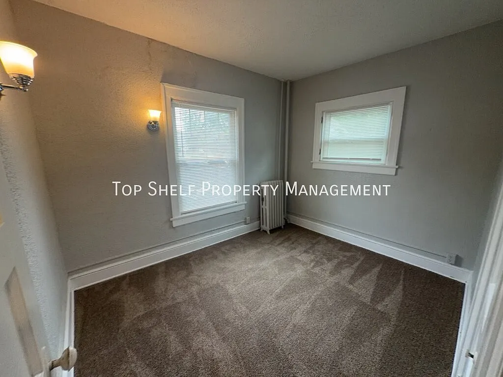 2 bed, 100 sqft, $995 — Photo 3