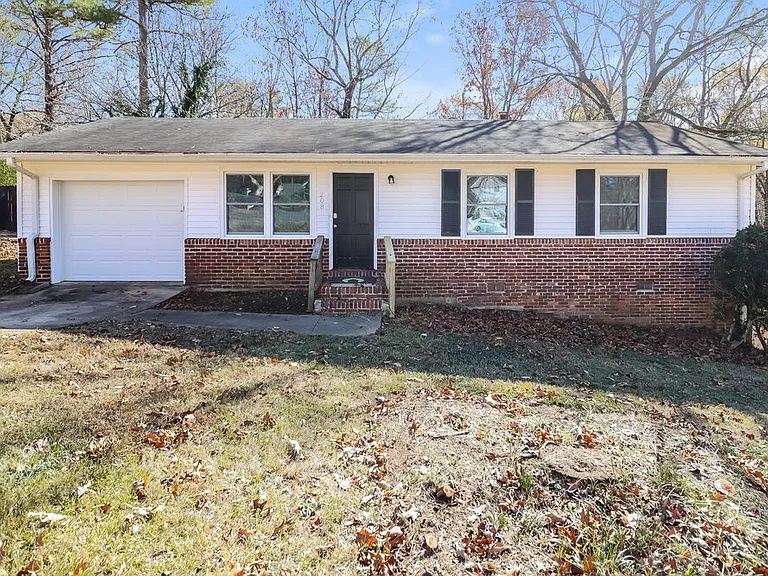 208 Sam Pate Dr — Photo 1