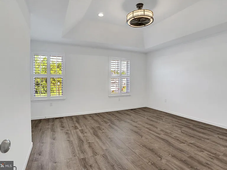 28 Long Bend Dr — Photo 16