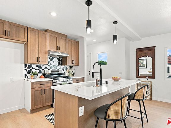 3rd image of 575 W Avenue 28