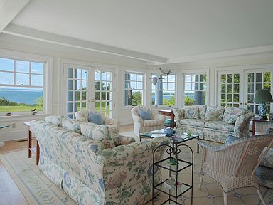 536 Montauk Hwy, Southampton, NY 11968 | Zillow