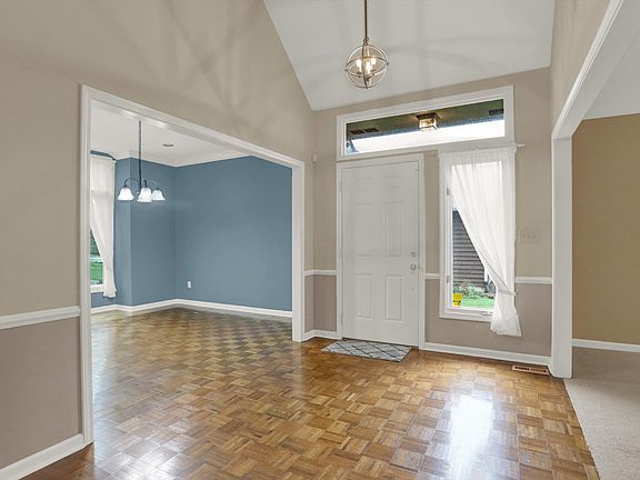 3rd image of 7121 Knollvalley Ln