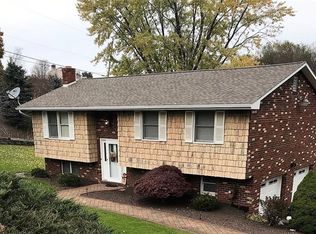 15 Windcrest Dr, Cecil, PA 15321