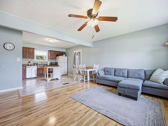 2nd image of 118 Springside Ct