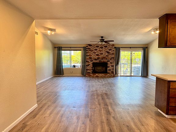 3rd image of 320 Riverdale Ct