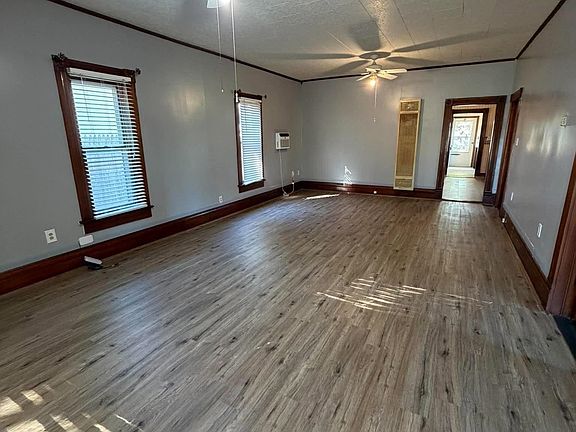 4th image of 412 N Main St