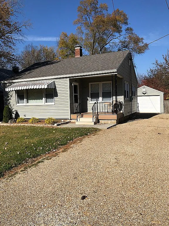719 E Seneca Pl photo 1