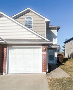 811 SW Peach Tree Ln, Blue Springs, MO, 64064