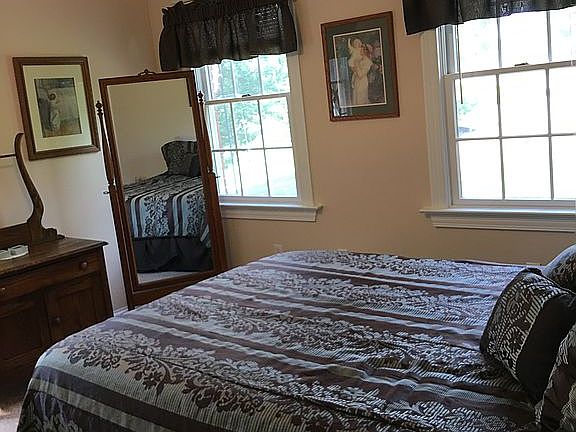 4th image of 700 Oakwood Ln