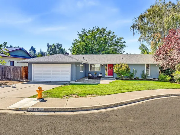 567 N Stoneham Cir, Medford, OR 97504