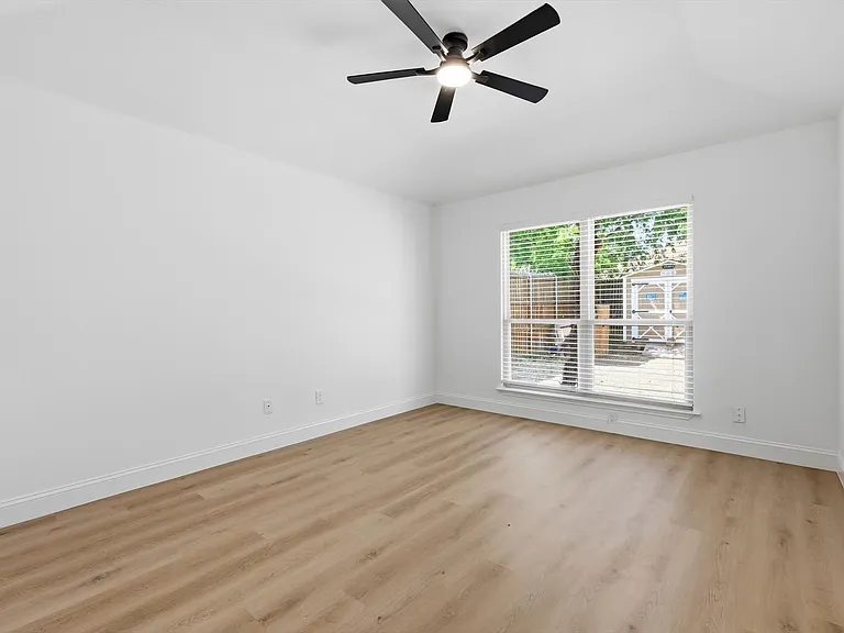 1140 W Hills Ter — Photo 14