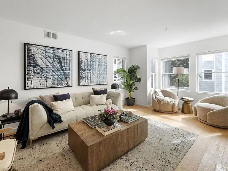 1880 Steiner St #208 — Photo 2