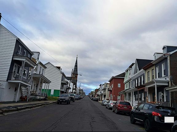 5th image of 924 Walnut St