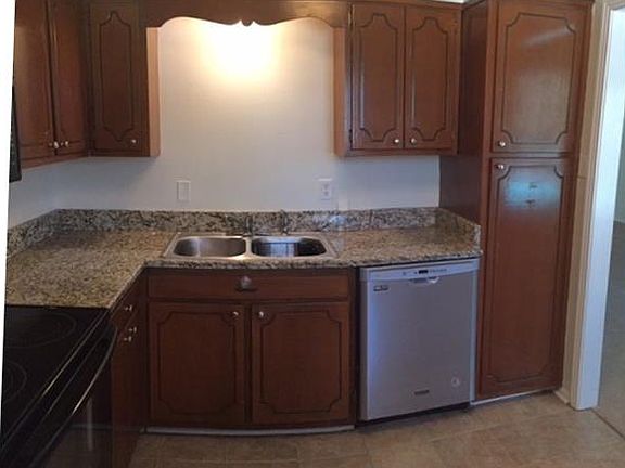 5th image of 2716 Whitney Pl APT 517
