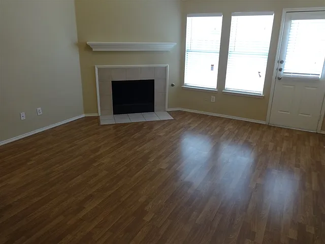 1009 Henry Ct — Photo 3