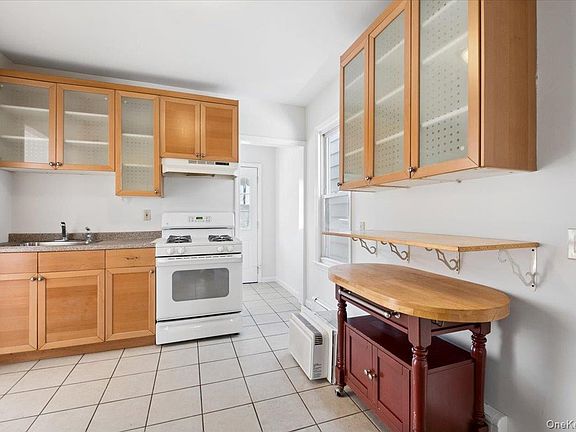 4th image of 1133 Orchard Street