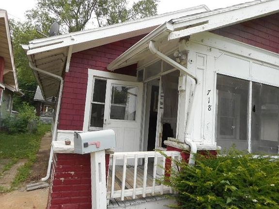 4th image of 718 Monroe Ave