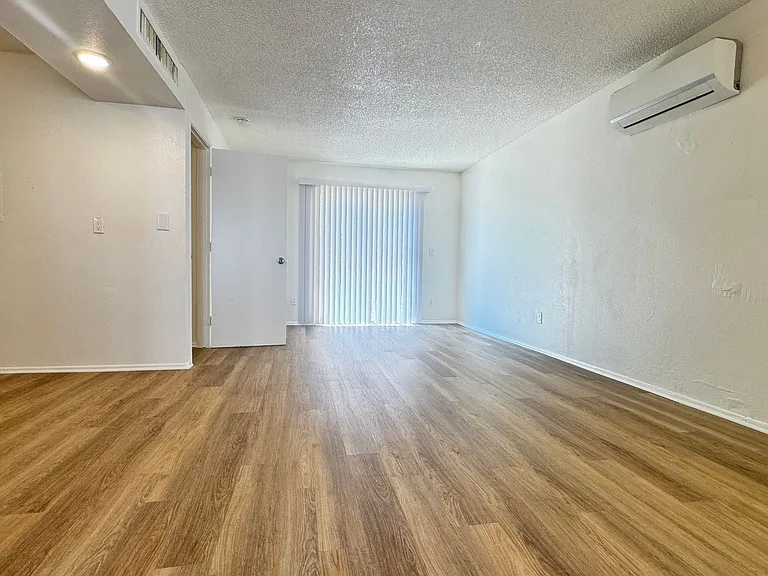 North Central (Stone and Prince), 2 story apartment complex with a/c! — Photo 22