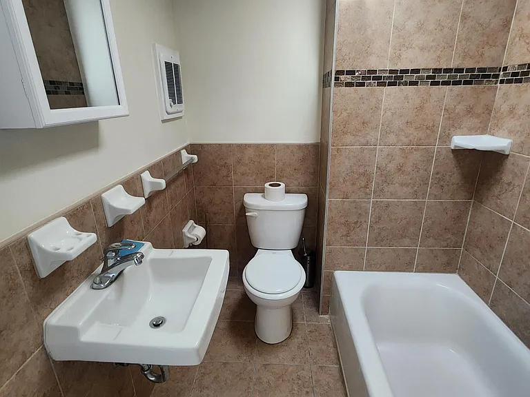242 S 22nd St #1 — Photo 7
