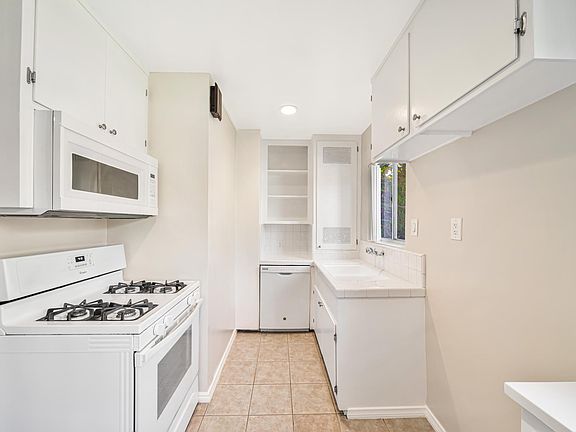 5th image of 720 E Mountain St APT 1