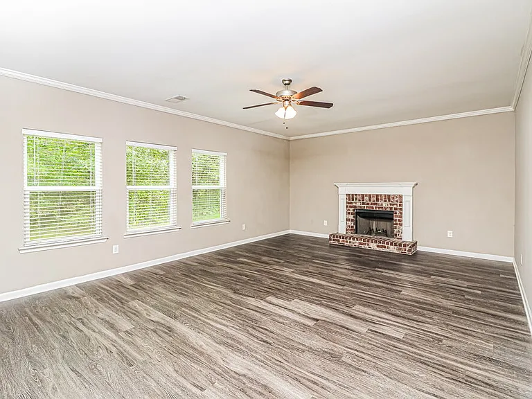 542 Fieldcrest Dr — Photo 5