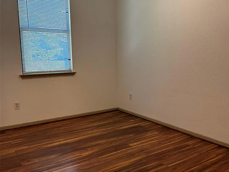 8901 Parkfield Dr — Photo 5