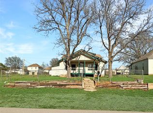 406 N 7th St, Sayre, OK 73662