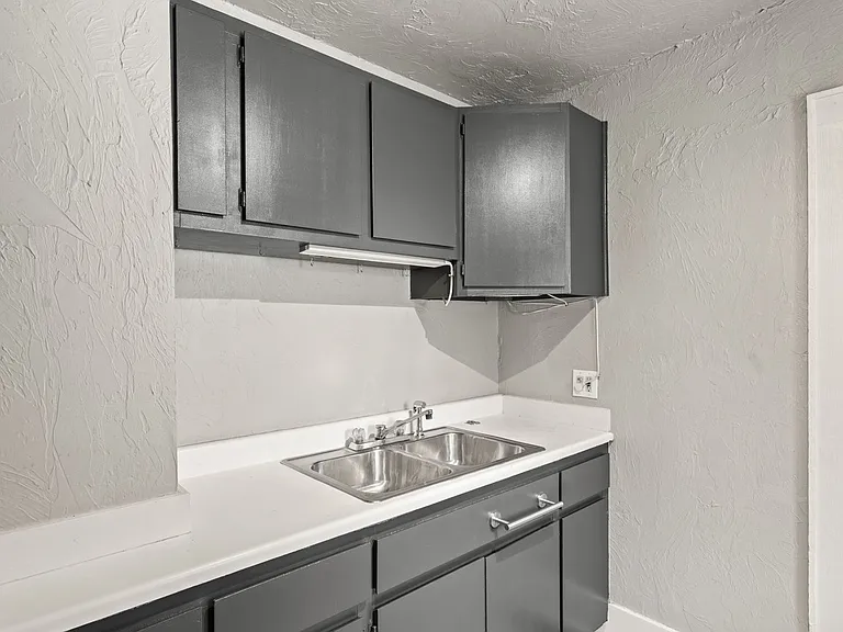 318 NW 27th St — Photo 12