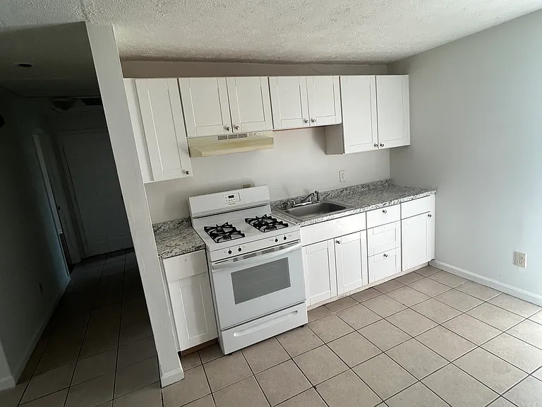211 Park St #B — Photo 4